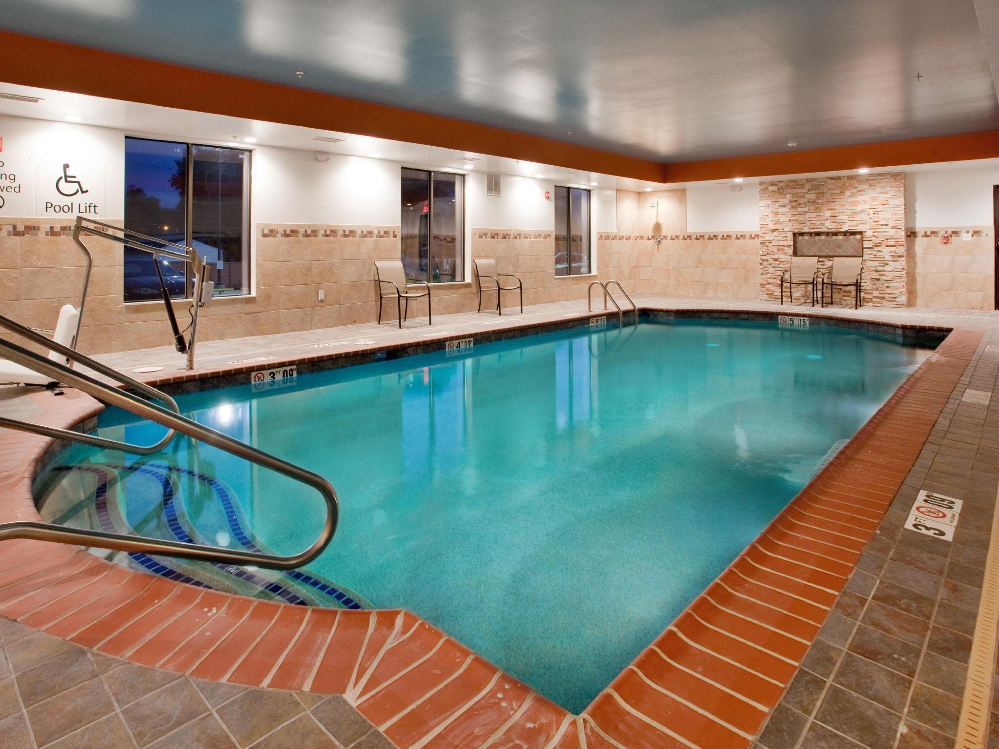Holiday Inn Express & Suites St Louis Airport By Ihg Woodson Terrace Kültér fotó