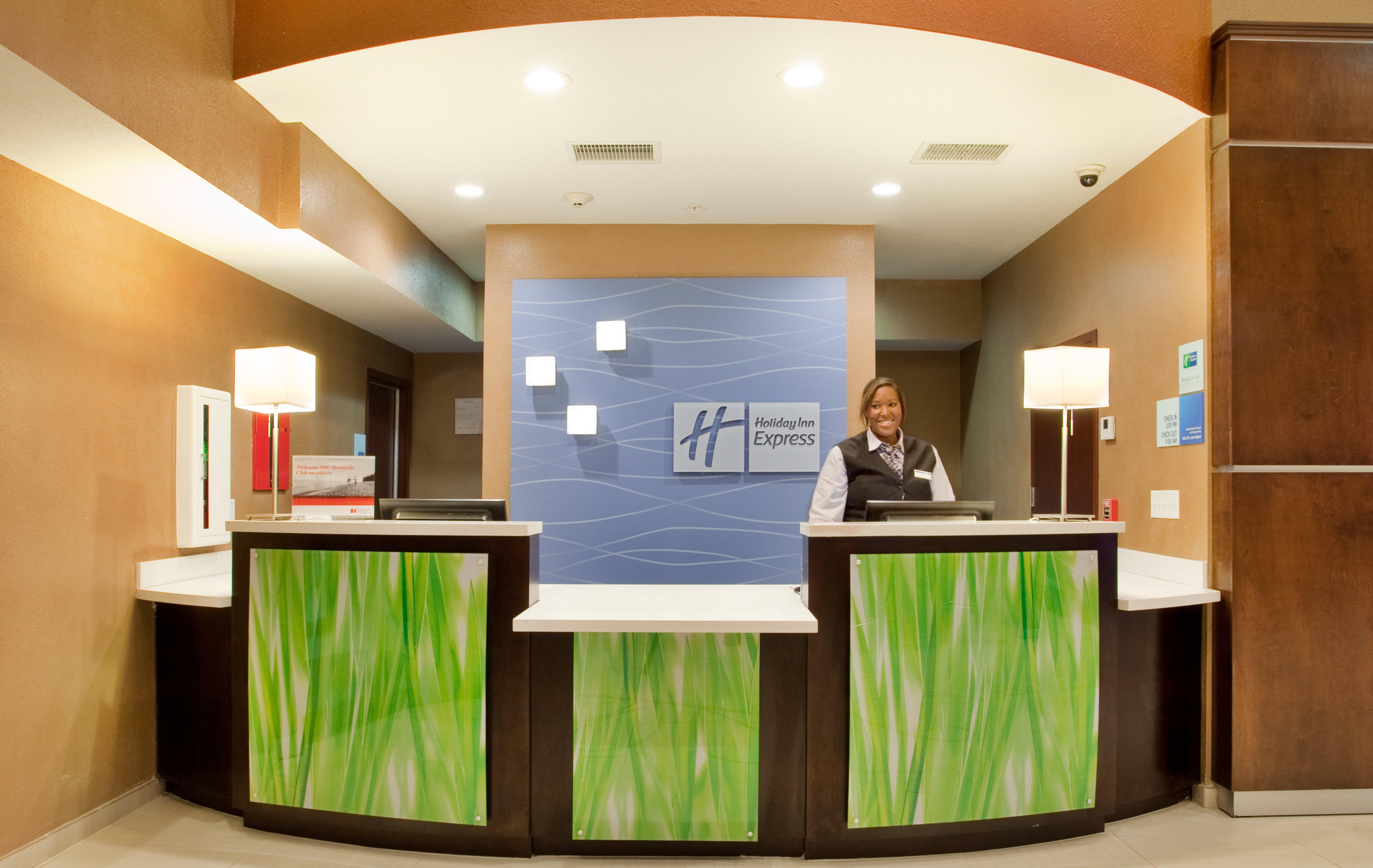 Holiday Inn Express & Suites St Louis Airport By Ihg Woodson Terrace Kültér fotó