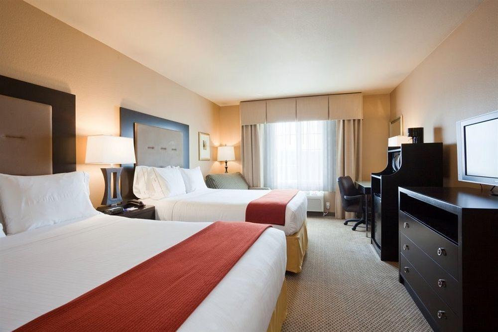 Holiday Inn Express & Suites St Louis Airport By Ihg Woodson Terrace Kültér fotó