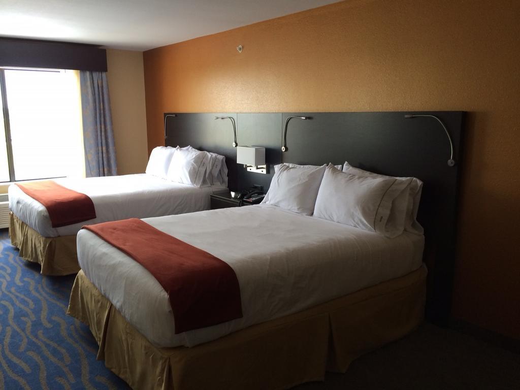 Holiday Inn Express & Suites St Louis Airport By Ihg Woodson Terrace Szoba fotó